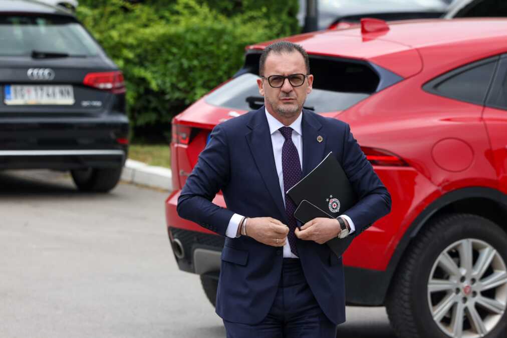 МИЈАТОВИЌ НАПУШТА ПОТПРЕДСЕДНИЧЕСТВОТО НА ПАРТИЗАН: „БИХ ГЛАСАЛ ПРОТИВ СЕБЕ СИ"