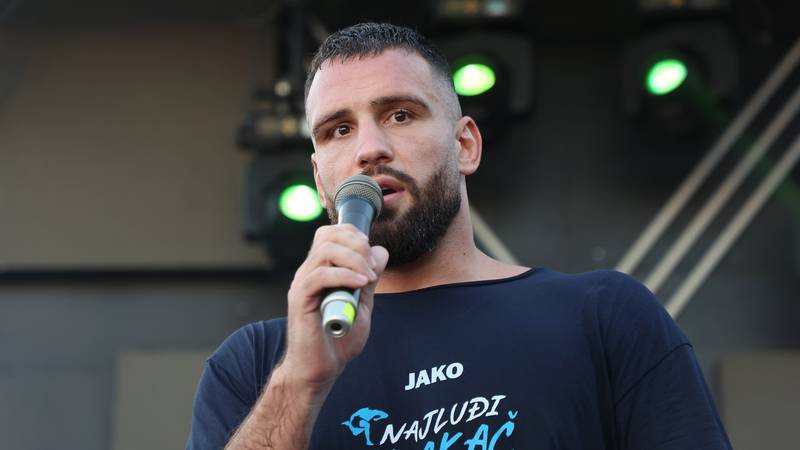 Плазибат нарече победата на Усик над Верховен „грабеж“ след прекъсването в Гиза