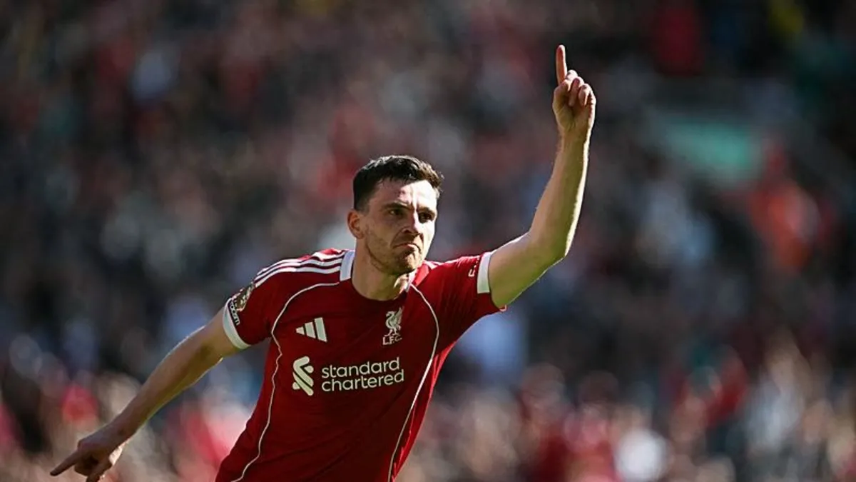 Фенербахче е близо до споразумение с Ливърпулския звездоред Робъртсон