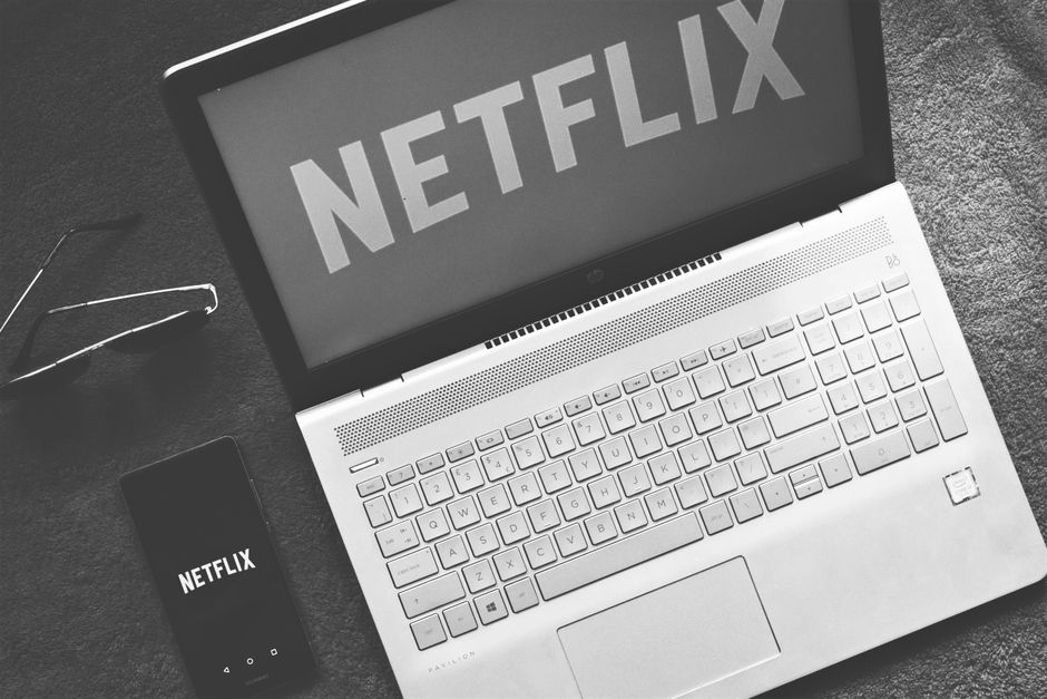 Възходът на „Ertflix": Защо гръцките зрители приемат новия хибриден стрийминг формат