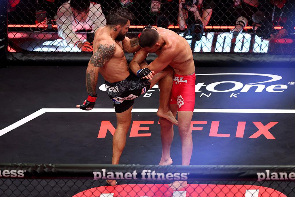 Майк Пери брутално победи Нейт Диаз в MMA бой в Калифорния