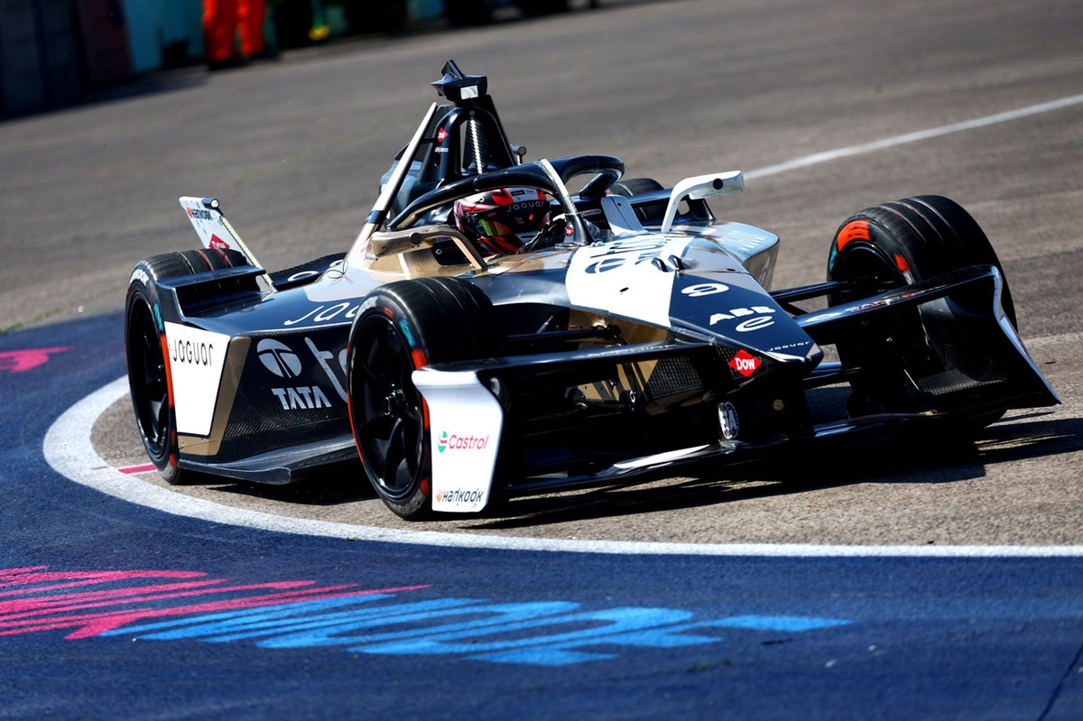 Mitch Evans от Jaguar спечелва изненадващо победно второ заедnice в Berlin E-Prix от Formula E