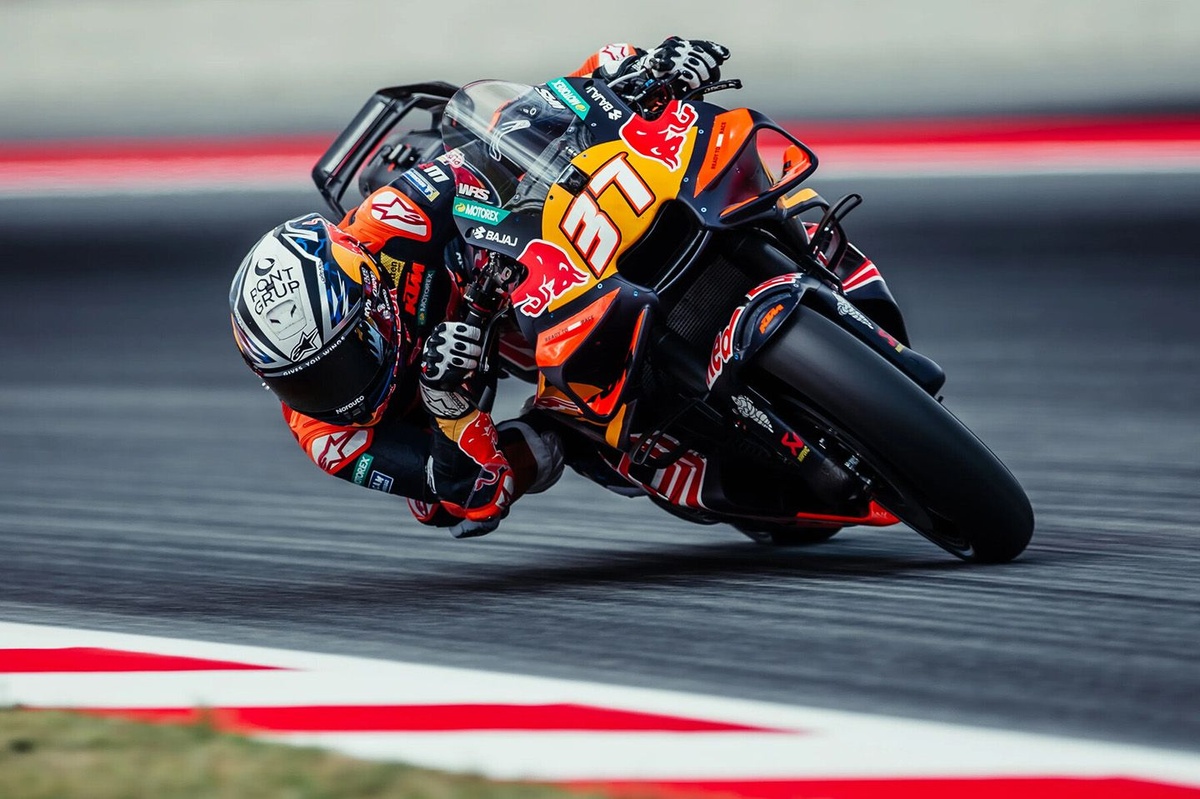 Акоста е първи в непълнен тест на MotoGP в Барселона