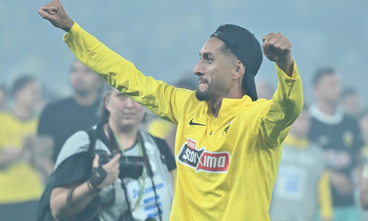 AEK: Две бразилски клуба следят Перери