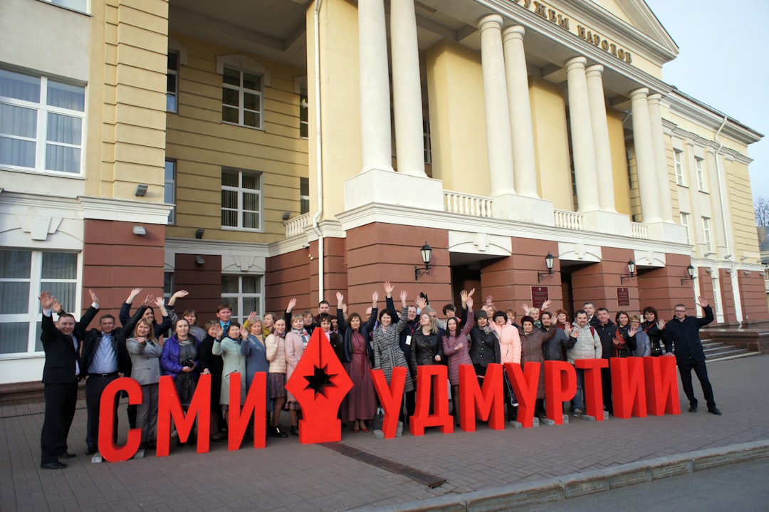 СКОПСКАТА ПОЛИЦИЯ АРЕСТУВА МЪЖ В СВЪЗ С ПОДПЛАМЕНАТА НА БЪЛГАРСКОТО ПОСЪЛСТВО