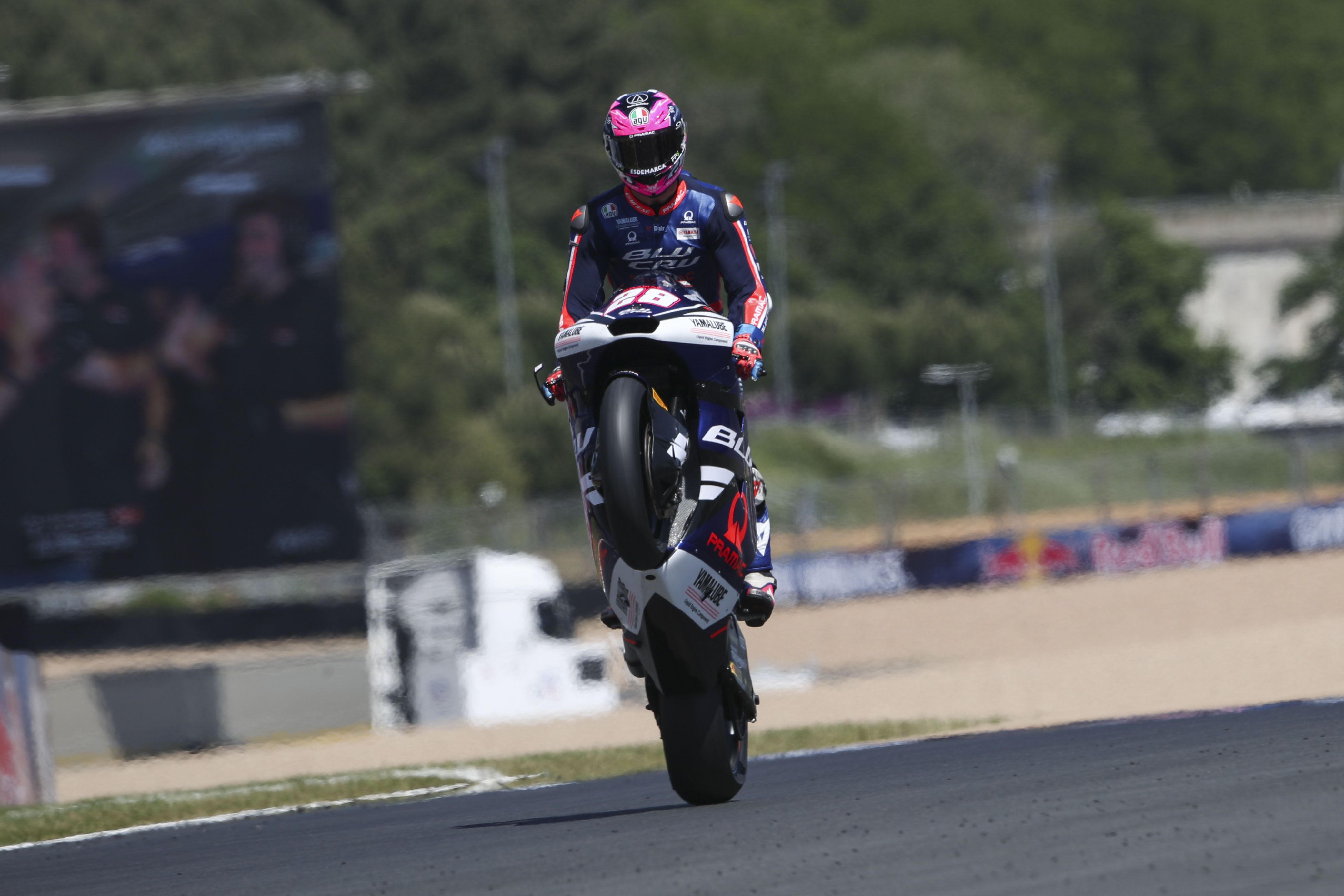 Изан Гевара триумфира в Гран При на Франция в Moto2