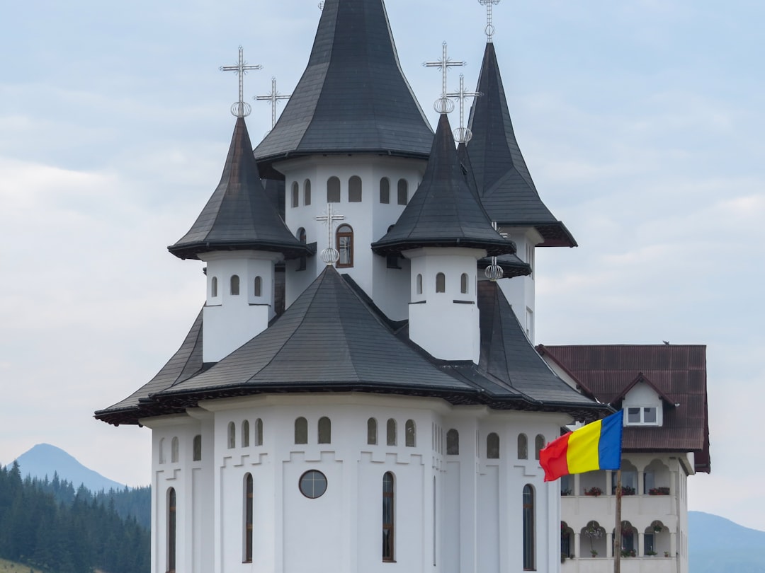 Дървените църкви на Мaramureș: Запазване на византийския обред в Северна Румъния