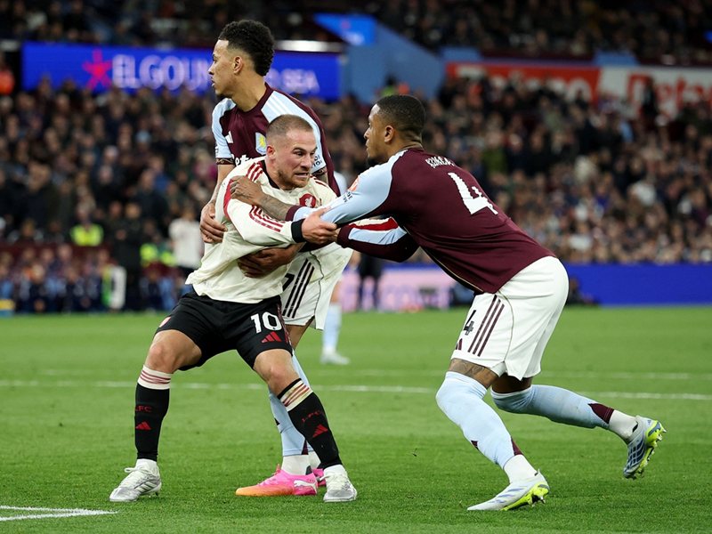 Aston Villa натупа 4:2 "Ливърпул" в Бирмингам