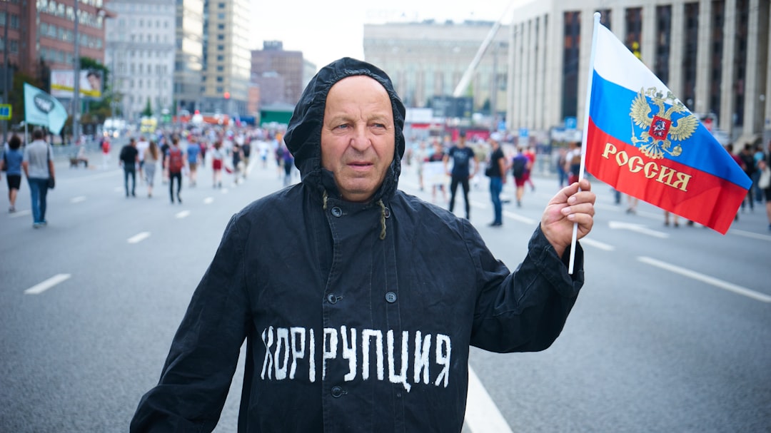 Социалните мрежи на Душко Тошич предизвикват спекулации сред срещи с известни личности