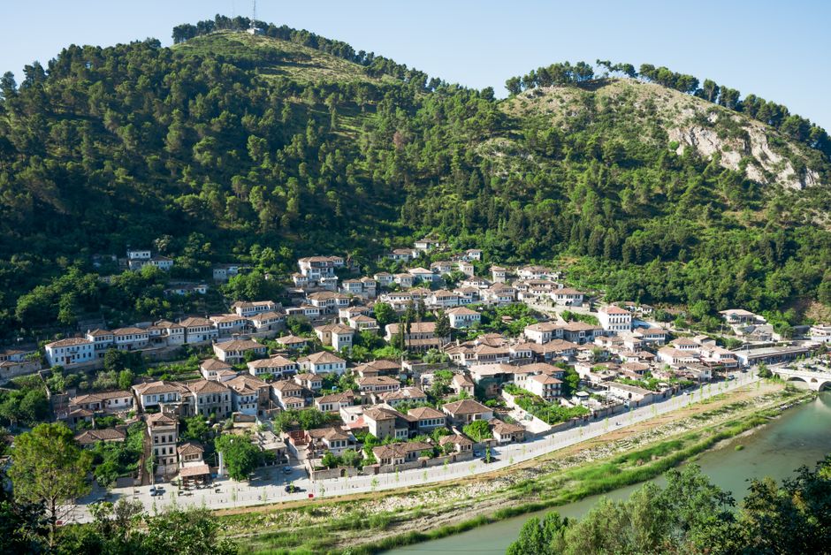 Растящото влияние на албанската диаспора: От гласуване до балстика