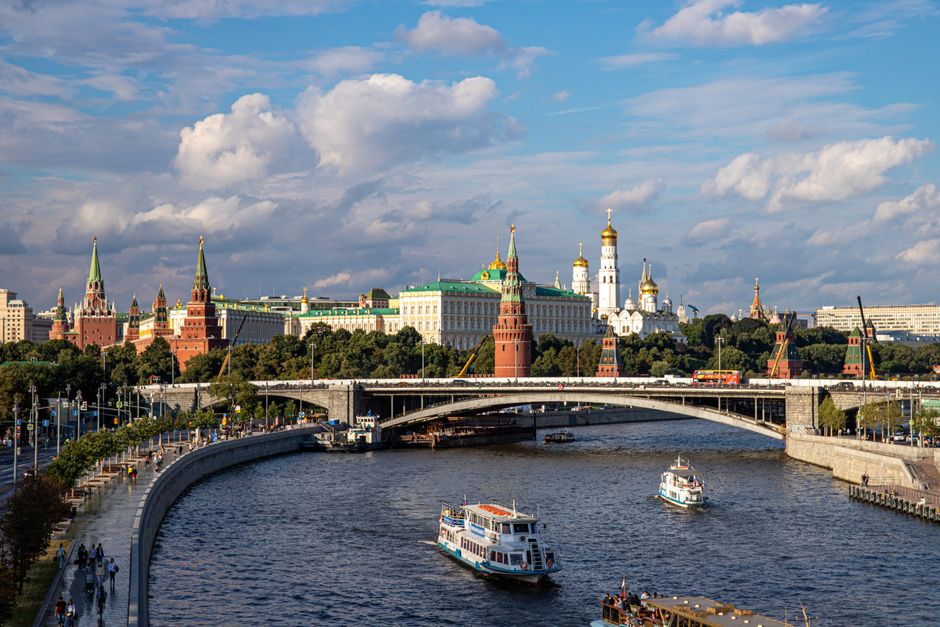 Украйна нанася удар по танкер от „сянката флота“ на Русия в Средиземно море: Последици за енергийната сигурност на Балканите