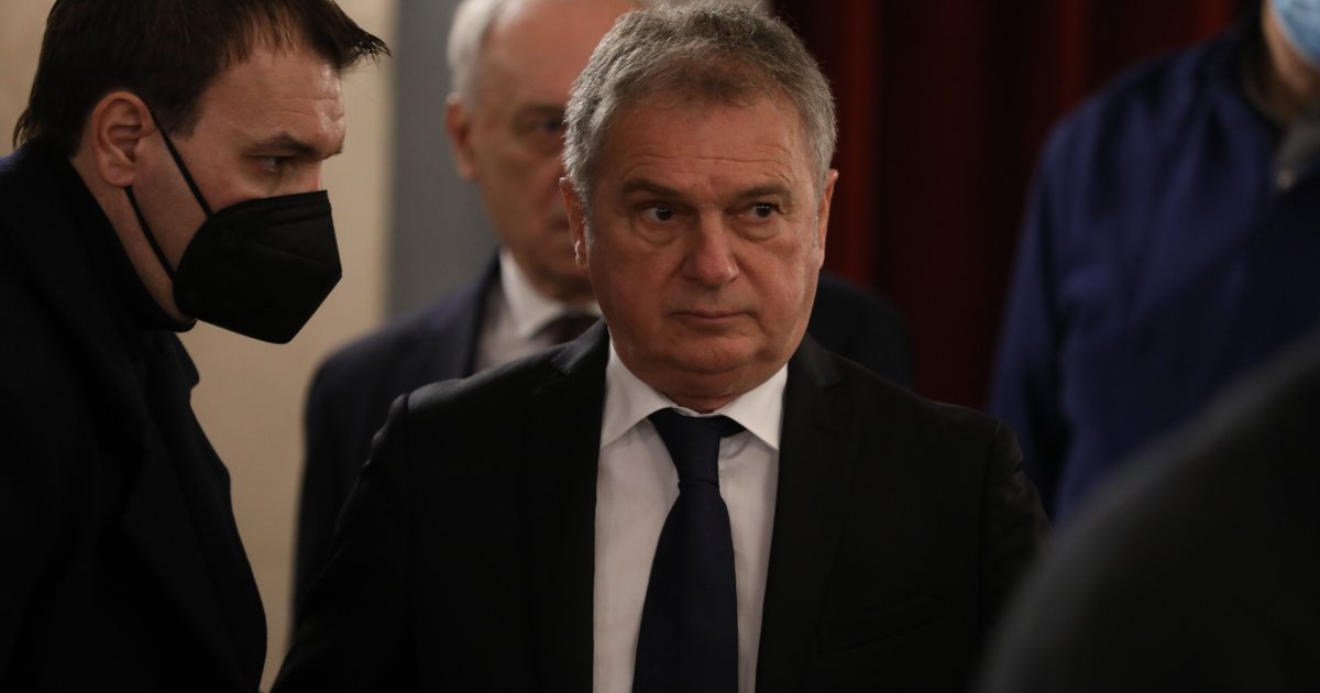 Тумбакович брани Мијатовиќ: Кој има право да го уништи Пеђа?