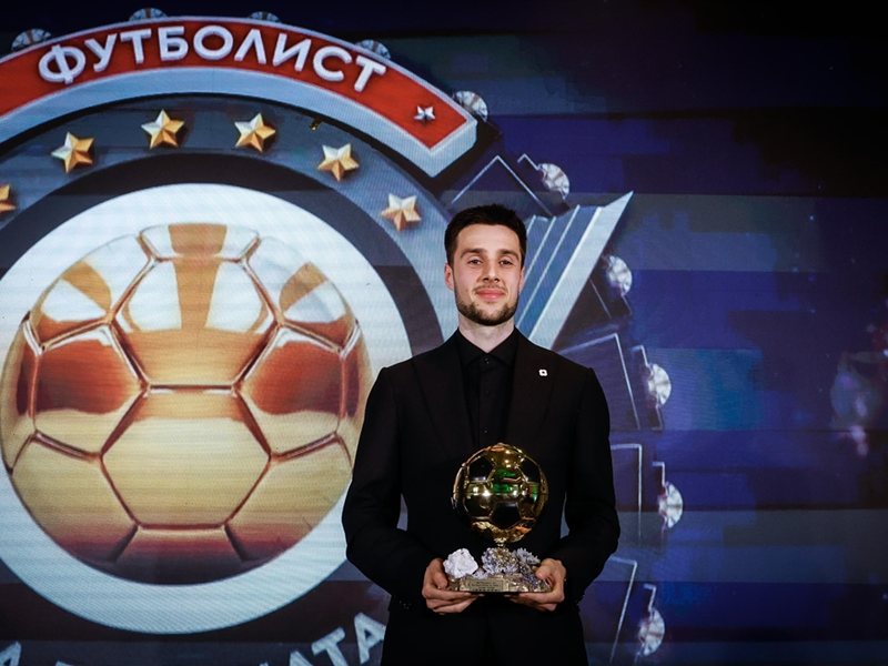 Илия Греу празнува първата годишнина като играч в Премиър лига