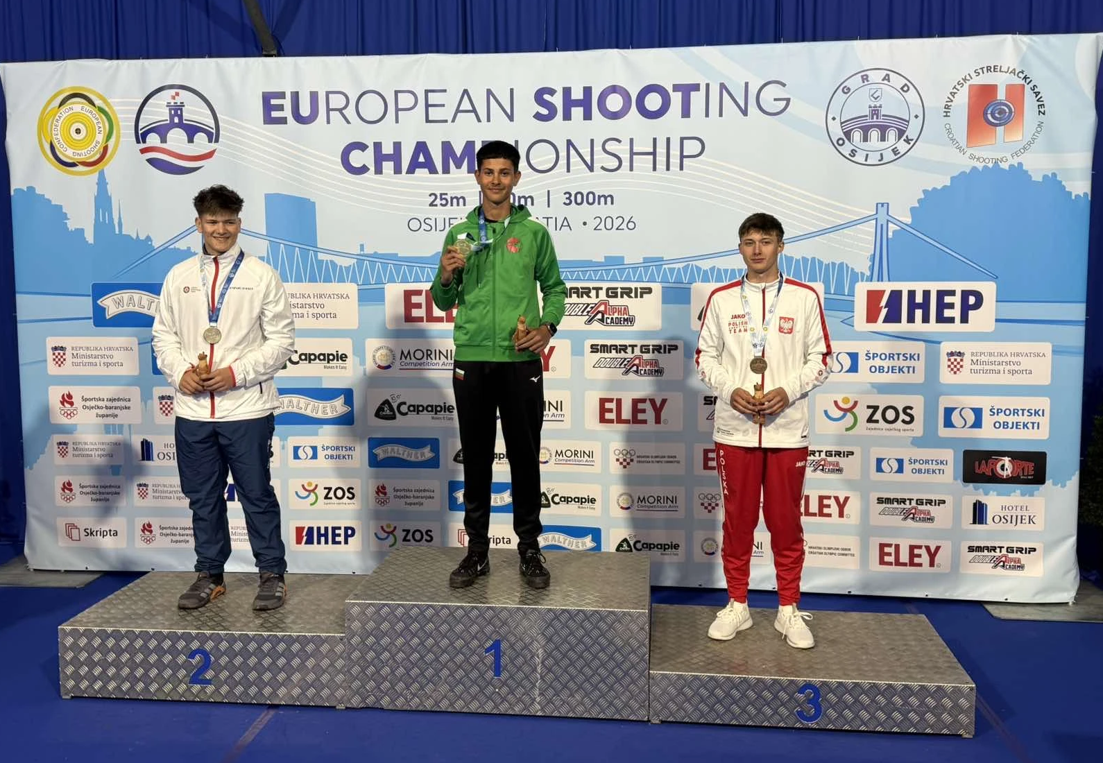 България триумфира с две титли на Европейското първенство по стрелба U-18 в Осиек