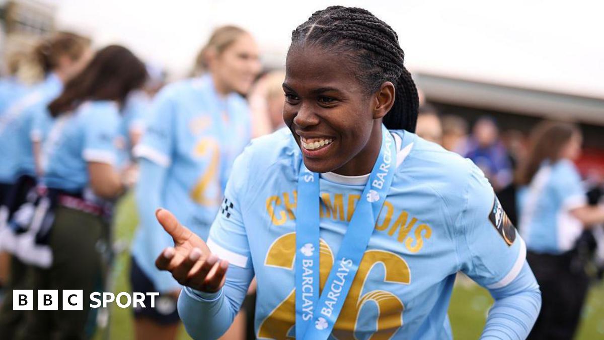 Хадижа Шау е наречена играч на сезона в WSL и печели Златната купала