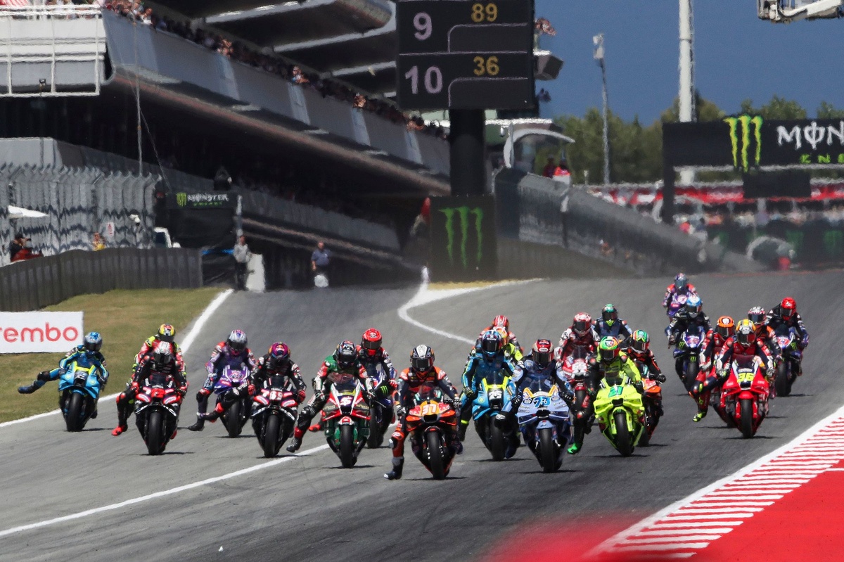 MotoGP каталонска голяма награда: Маркес победява над Акоста