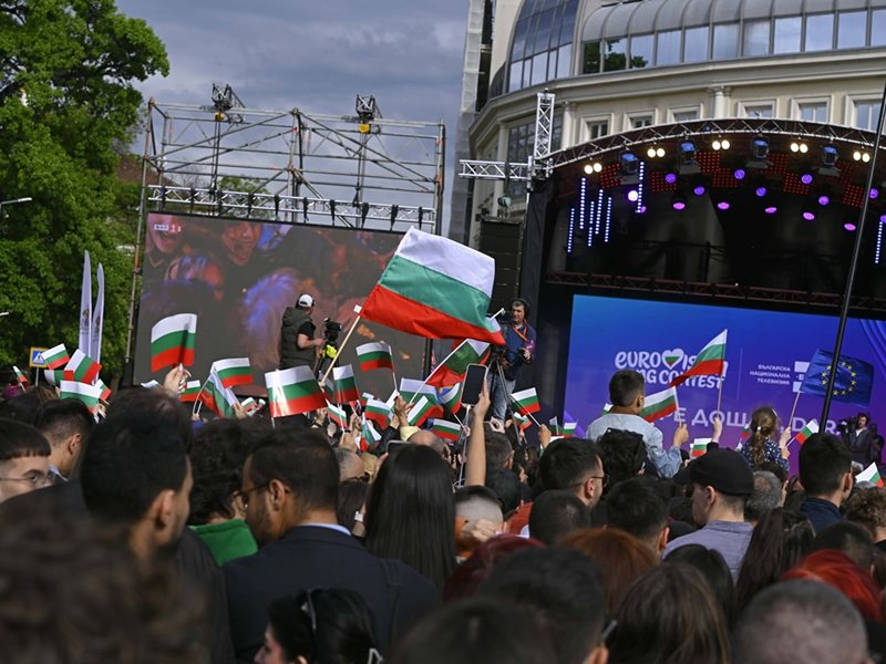 Хиляди се събраха в София за да посрещнат Дара след победата й на "Евровизия"