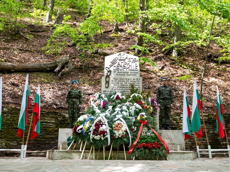 Хиляди минаха по обновената Алея на свободата до местността Оборище