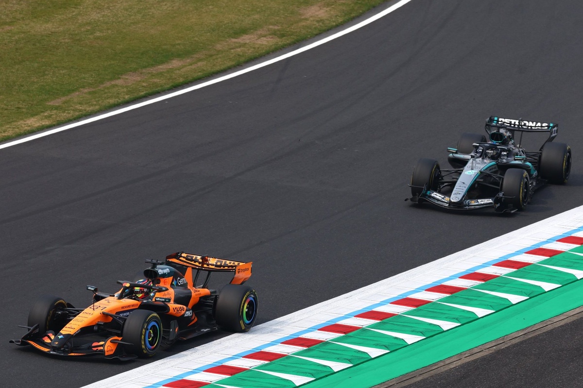 Война на скоростните кутии: Защо настройката на McLaren побеждава Mercedes на къси прави