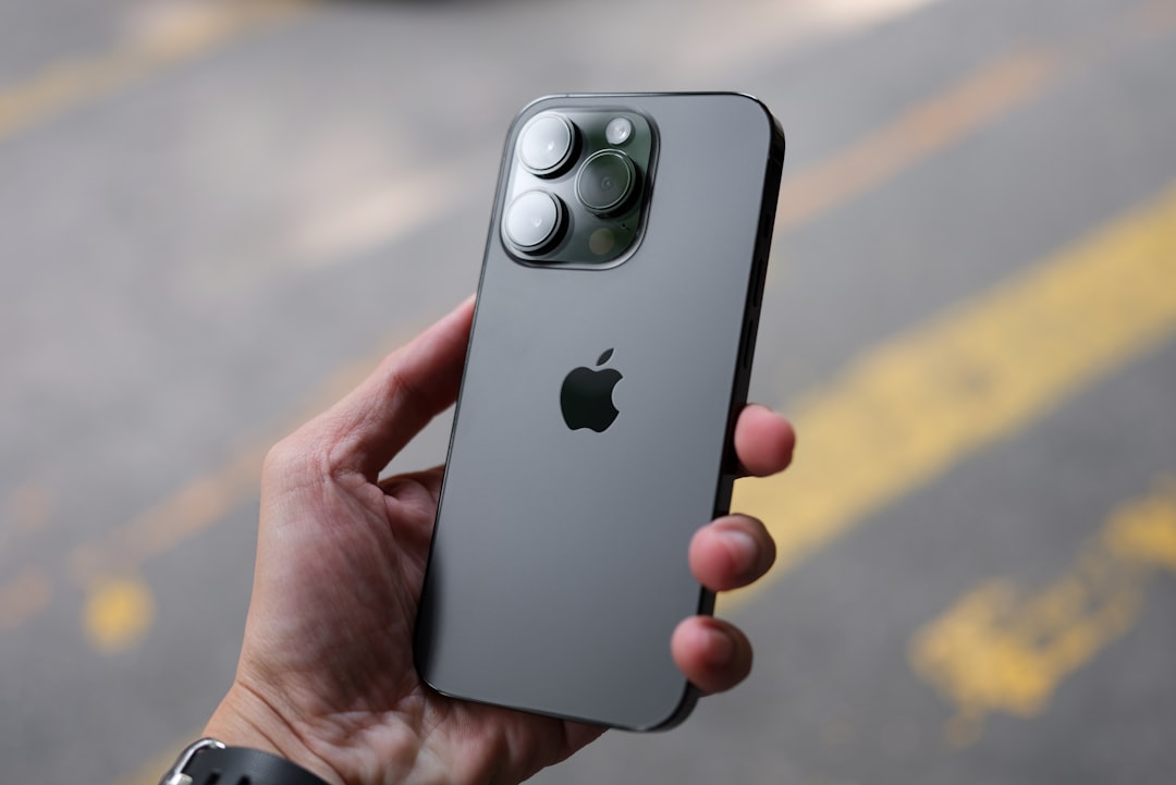 Apple iPhone 17 Pro Max: Интеграция на изкуствен интелект и пазарът на технологии в Балканите