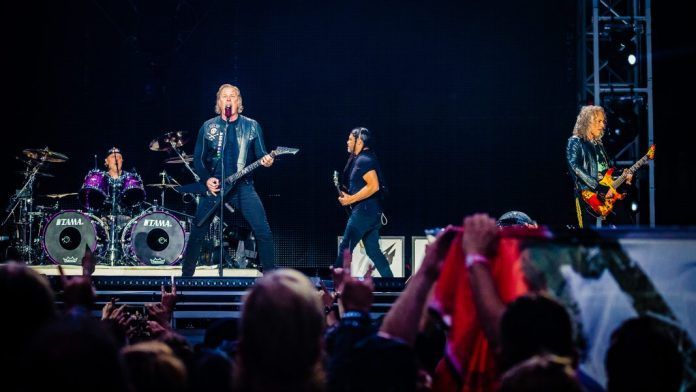 Metallica и Iron Maiden изгарят цени на Airbnb в Атина с до 52% през май