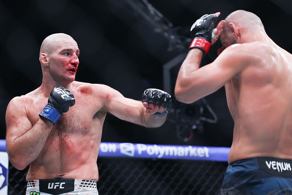 Стрикланд победи Чимаев и възстанови титла на UFC